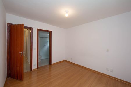 Apartamento à venda com 110m², 4 quartos e 2 vagas Apartamento à venda com 110m², 4 quartos e 2 vagasQUARTO4