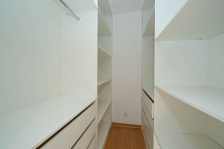 Apartamento à venda com 110m², 4 quartos e 2 vagas Apartamento à venda com 110m², 4 quartos e 2 vagasCLOSET