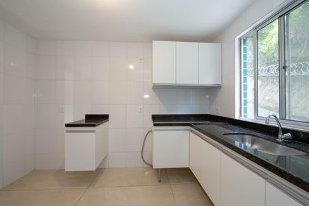 Apartamento à venda com 110m², 4 quartos e 2 vagas Apartamento à venda com 110m², 4 quartos e 2 vagasCOZINHA