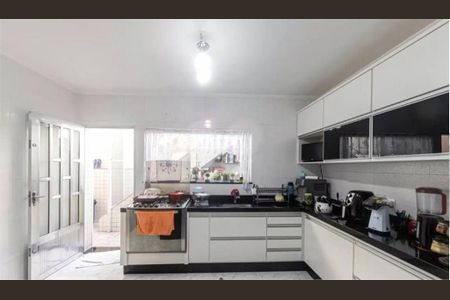 Casa à venda com 3 quartos, 210m² em Vila Ema, São Paulo