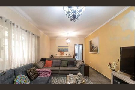 Casa à venda com 3 quartos, 210m² em Vila Ema, São Paulo