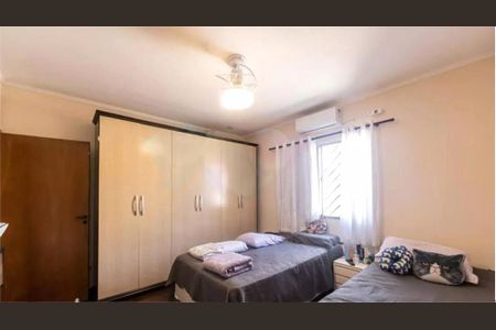 Casa à venda com 3 quartos, 210m² em Vila Ema, São Paulo