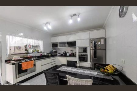 Casa à venda com 3 quartos, 210m² em Vila Ema, São Paulo