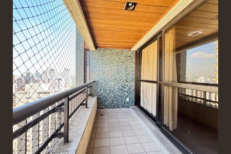 Apartamento para alugar com 135m², 3 quartos e 2 vagasVaranda