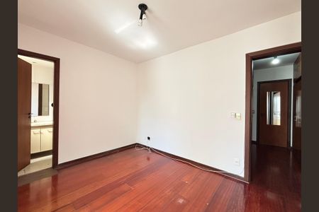 Apartamento para alugar com 135m², 3 quartos e 2 vagasSuíte
