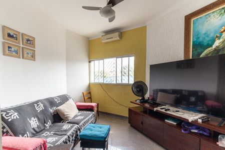 Casa à venda com 104m², 2 quartos e 2 vagas Casa à venda com 104m², 2 quartos e 2 vagasSala