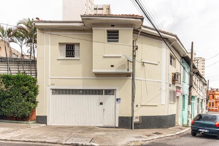 Casa à venda com 104m², 2 quartos e 2 vagas Casa à venda com 104m², 2 quartos e 2 vagasFachada