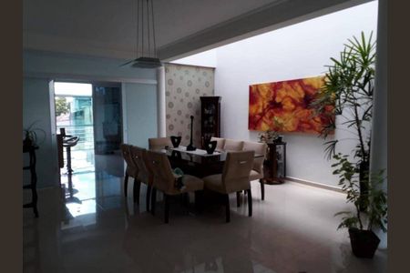 Casa à venda com 3 quartos, 255m² em Parque Sao Domingos, São Paulo