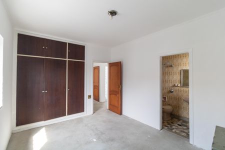 Casa à venda com 183m², 4 quartos e 4 vagasSuíte