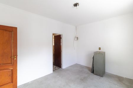 Casa à venda com 183m², 4 quartos e 4 vagasSuíte