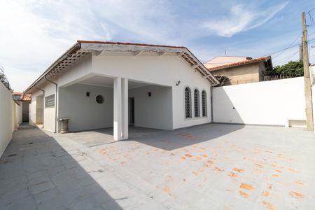 Casa à venda com 183m², 4 quartos e 4 vagasGaragem