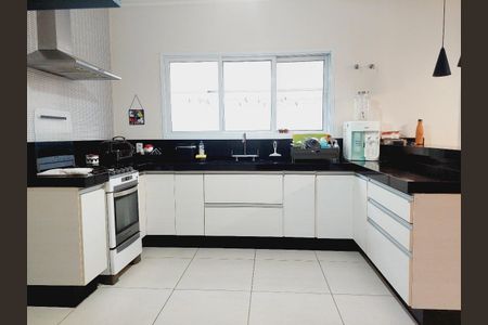 Casa para alugar com 265m², 3 quartos e 4 vagasCozinha