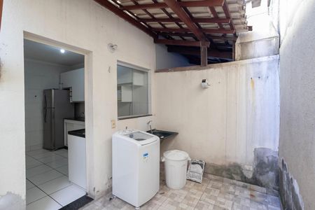 Casa de condomínio à venda com 65m², 2 quartos e 1 vagaÁrea de serviço 