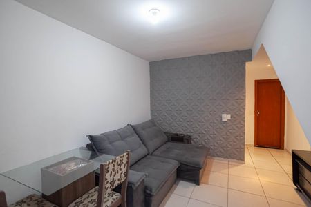 Casa de condomínio à venda com 65m², 2 quartos e 1 vagaSala