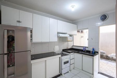 Casa de condomínio à venda com 65m², 2 quartos e 1 vagaCozinha