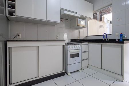 Casa de condomínio à venda com 65m², 2 quartos e 1 vagaCozinha