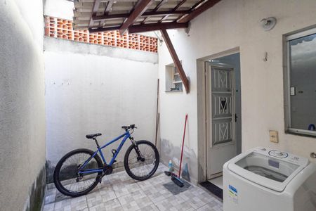 Casa de condomínio à venda com 65m², 2 quartos e 1 vagaÁrea de serviço 