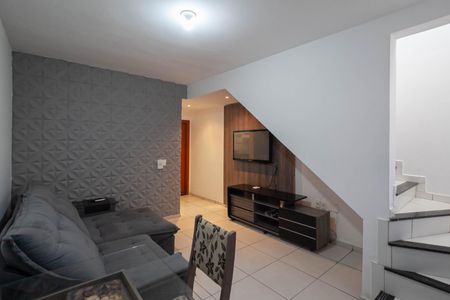 Sala de casa de condomínio à venda com 2 quartos, 65m² em Tijuca, Contagem