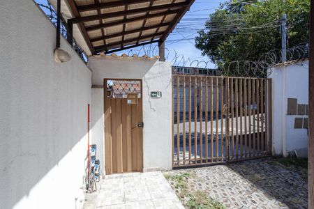 Casa de condomínio à venda com 65m², 2 quartos e 1 vagaEntrada
