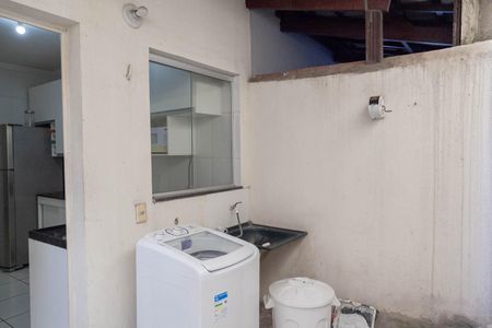 Casa de condomínio à venda com 65m², 2 quartos e 1 vagaÁrea de serviço 