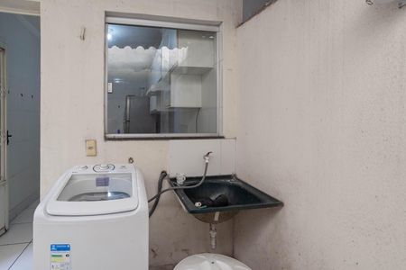 Casa de condomínio à venda com 65m², 2 quartos e 1 vagaÁrea de serviço 