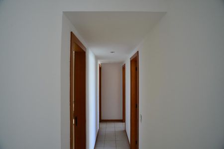Corredor de apartamento para alugar com 3 quartos, 87m² em Barra da Tijuca, Rio de Janeiro