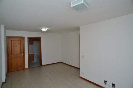 Sala de apartamento para alugar com 3 quartos, 87m² em Barra da Tijuca, Rio de Janeiro