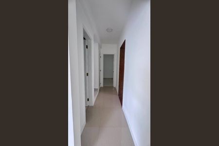 Casa de condomínio à venda com 155m², 4 quartos e 2 vagasCorredor