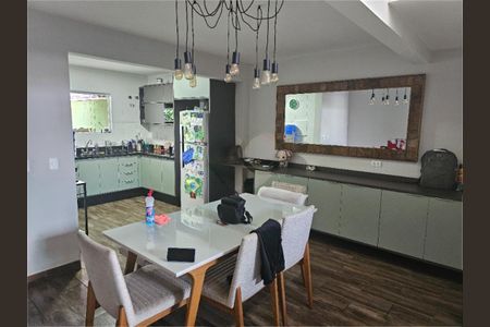 Casa à venda com 3 quartos, 200m² em Jardim Rossin, São Paulo