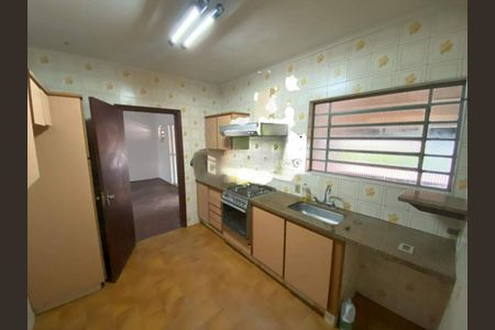 Casa à venda com 230m², 4 quartos e 6 vagas