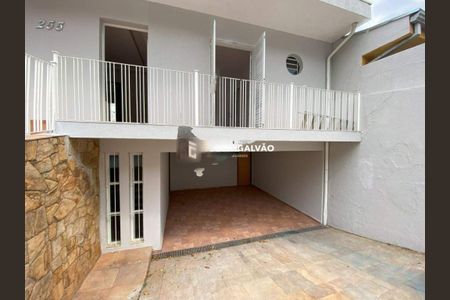 Casa à venda com 230m², 4 quartos e 6 vagas
