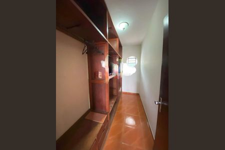 Casa à venda com 4 quartos, 230m² em Jardim Chapadão, Campinas