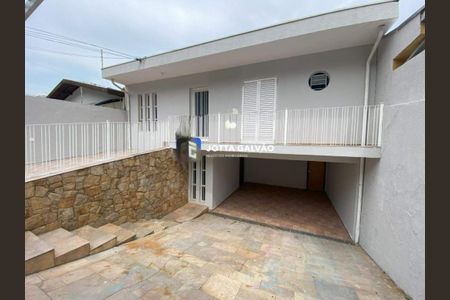 Casa à venda com 230m², 4 quartos e 6 vagas