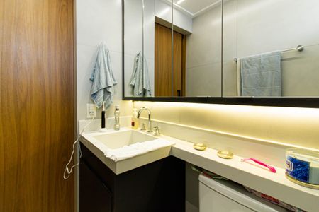 Apartamento à venda com 78m², 2 quartos e 2 vagasBanheiro da Suíte