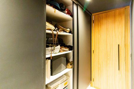 Apartamento à venda com 78m², 2 quartos e 2 vagasCorredor