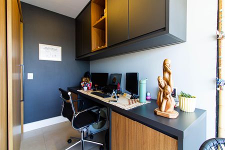 Apartamento à venda com 78m², 2 quartos e 2 vagasEscritório