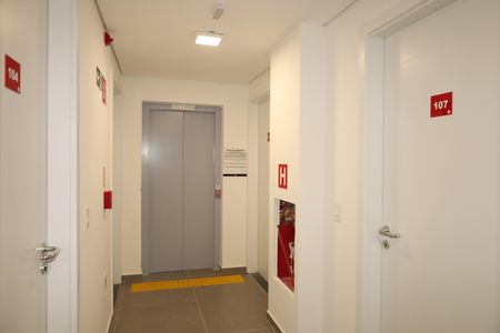 Apartamento para alugar com 17m², 1 quarto e sem vagaÁrea comum - Saguão do andar