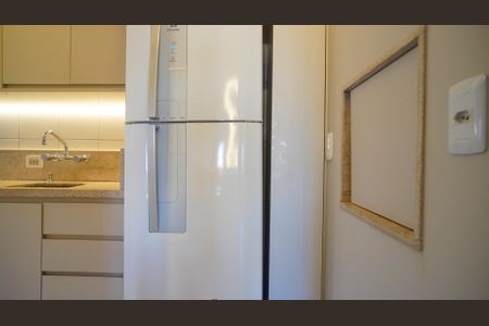 Apartamento à venda com 69m², 2 quartos e 1 vagaDetalhe da cozinha porta aberta 