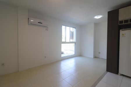 Sala de apartamento para alugar com 2 quartos, 50m² em Vila Nova, Novo Hamburgo