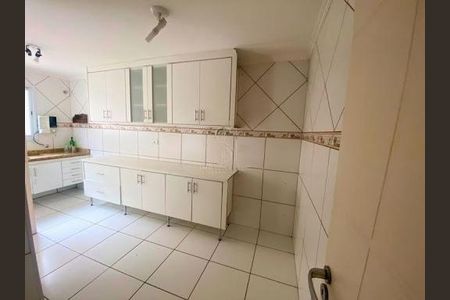 Casa à venda com 3 quartos, 129m² em Cupecê, São Paulo