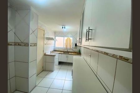 Casa à venda com 3 quartos, 129m² em Cupecê, São Paulo