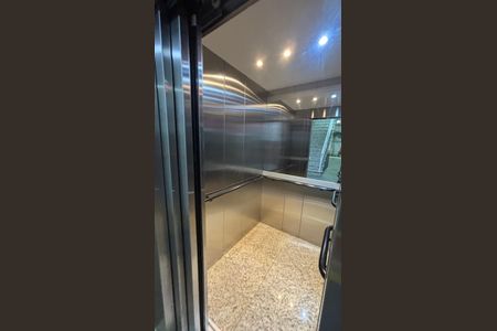 Apartamento à venda com 60m², 2 quartos e 1 vagaElevador