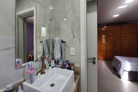 Casa à venda com 197m², 3 quartos e 4 vagasBanheiro Suíte 3