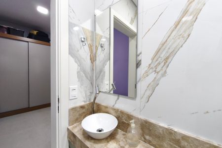 Casa à venda com 197m², 3 quartos e 4 vagasBanheiro Suíte 2