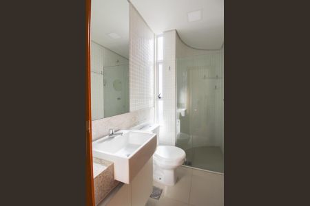 Apartamento à venda com 77m², 3 quartos e 2 vagasBanheiro da Suíte