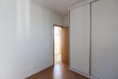 Apartamento à venda com 77m², 3 quartos e 2 vagasQuarto 2