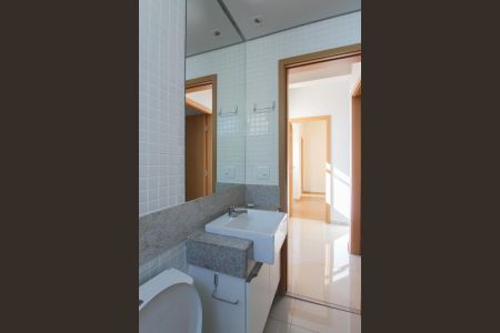 Apartamento à venda com 77m², 3 quartos e 2 vagasBanheiro Social