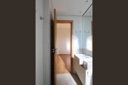 Apartamento à venda com 77m², 3 quartos e 2 vagasBanheiro da Suíte