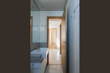 Apartamento à venda com 77m², 3 quartos e 2 vagasBanheiro Social