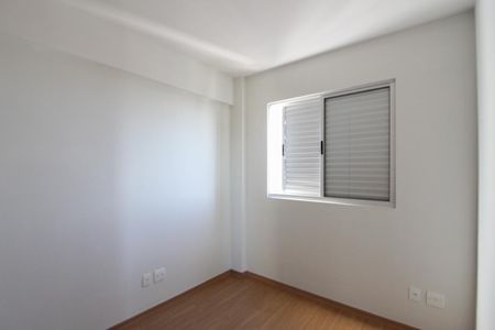 Apartamento à venda com 77m², 3 quartos e 2 vagasQuarto 2